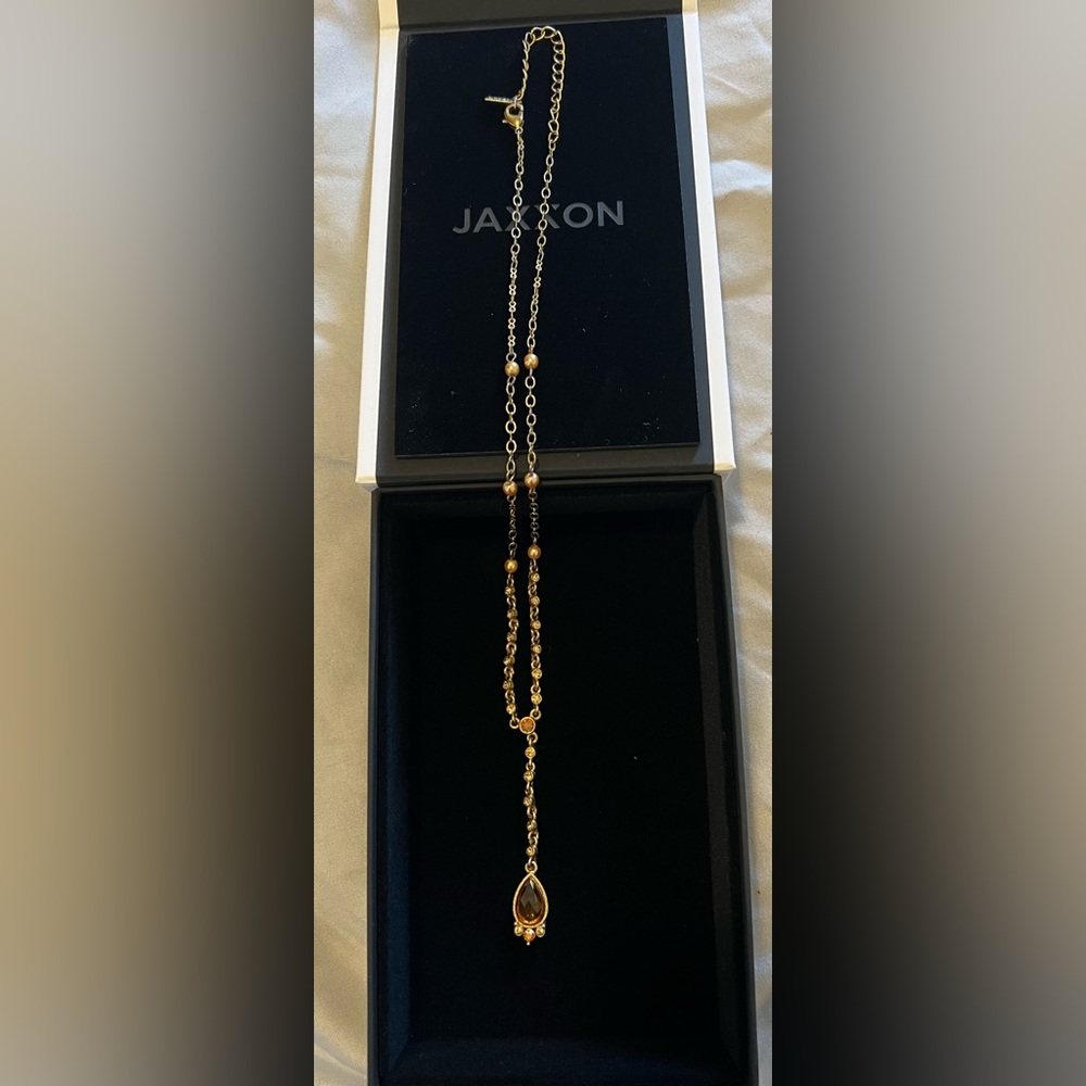 Beautiful 1928 necklace. Antique style and look. Vintage look.